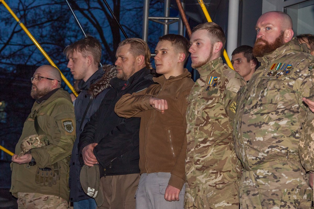 В конце мероприятия над проспектом прозвучала Молитва украинского националиста В конце мероприятия над проспектом прозвучала Молитва украинского националиста