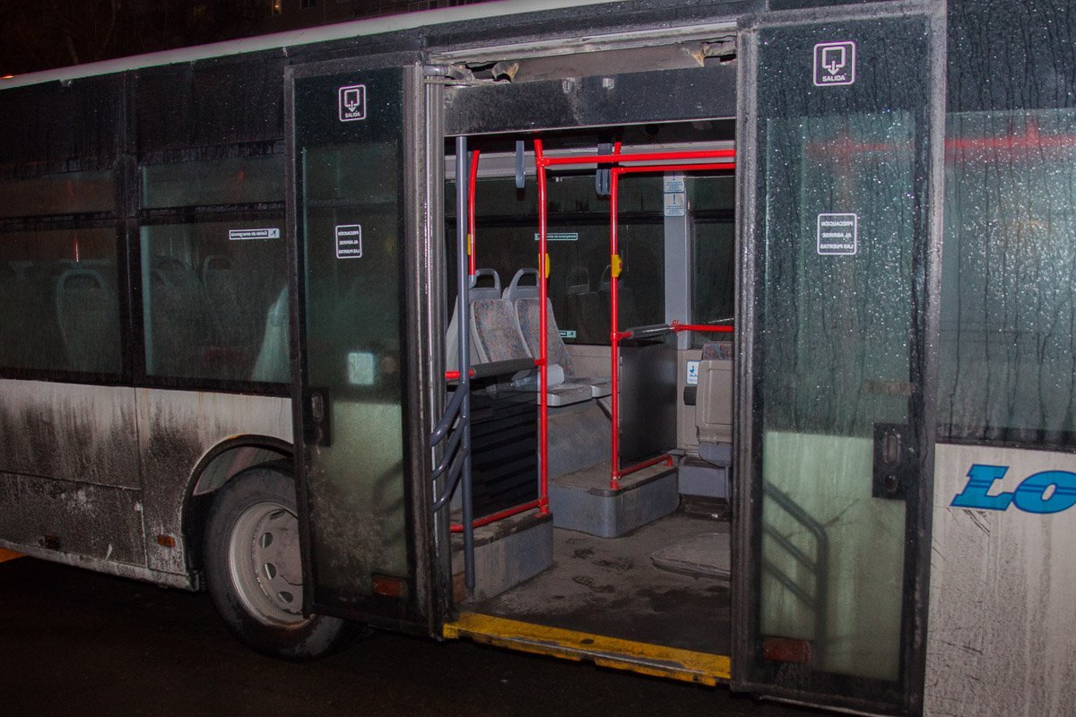 Водителю пришлось применить огнетушитель Водителю пришлось применить огнетушитель