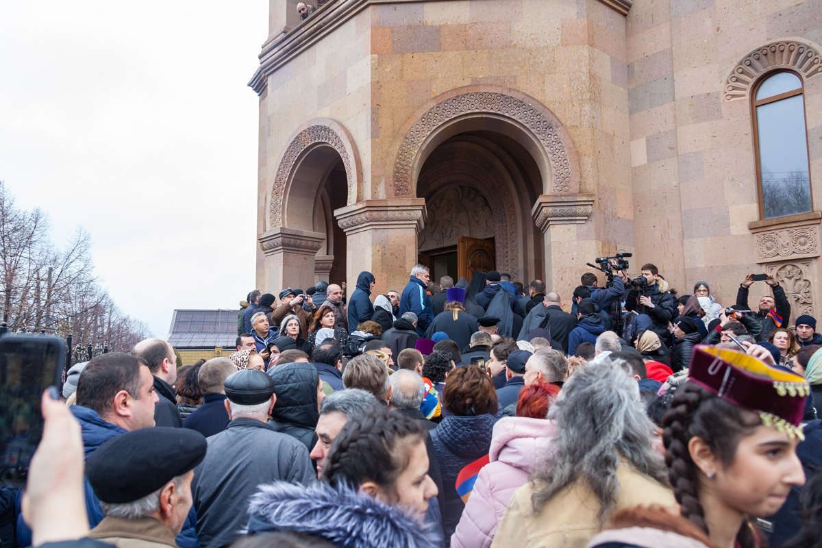 На церемонию пришли тысячи горожан На церемонию пришли тысячи горожан