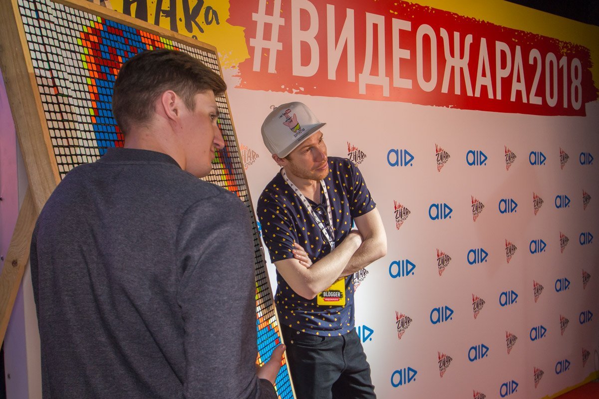 Каждый мог сделать фото с кумиром