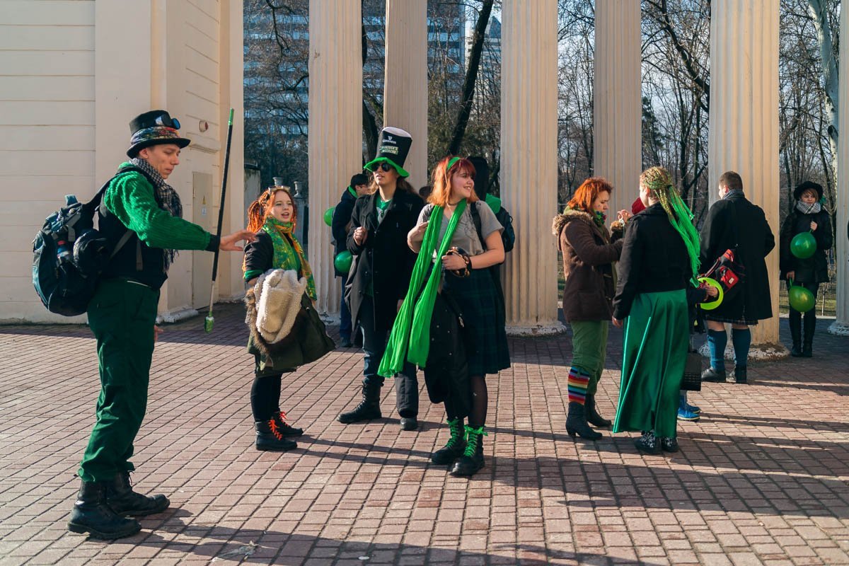 Точкой сбора «зеленых» стал центральный вход в парк имени Т.Г. Шевченко Точкой сбора «зеленых» стал центральный вход в парк имени Т.Г. Шевченко