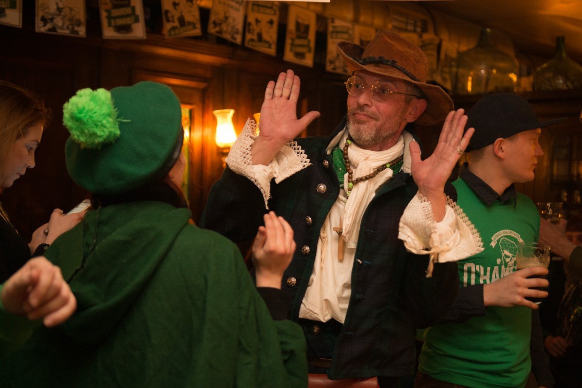 Если твои ноги не могут стоять на месте, когда ты слышишь ирландский ритм — присоединяйся к «зеленым» Если твои ноги не могут стоять на месте, когда ты слышишь ирландский ритм — присоединяйся к «зеленым»