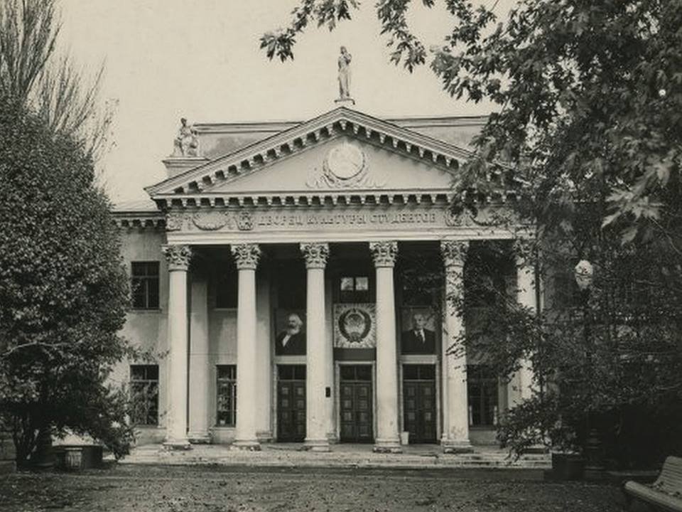 Дворец студентов. (Фото: Екатеринославъ — Днепропетровск)