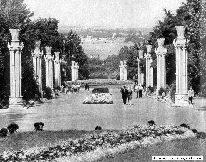 Главная аллея. (Фото: Екатеринославъ — Днепропетровск)