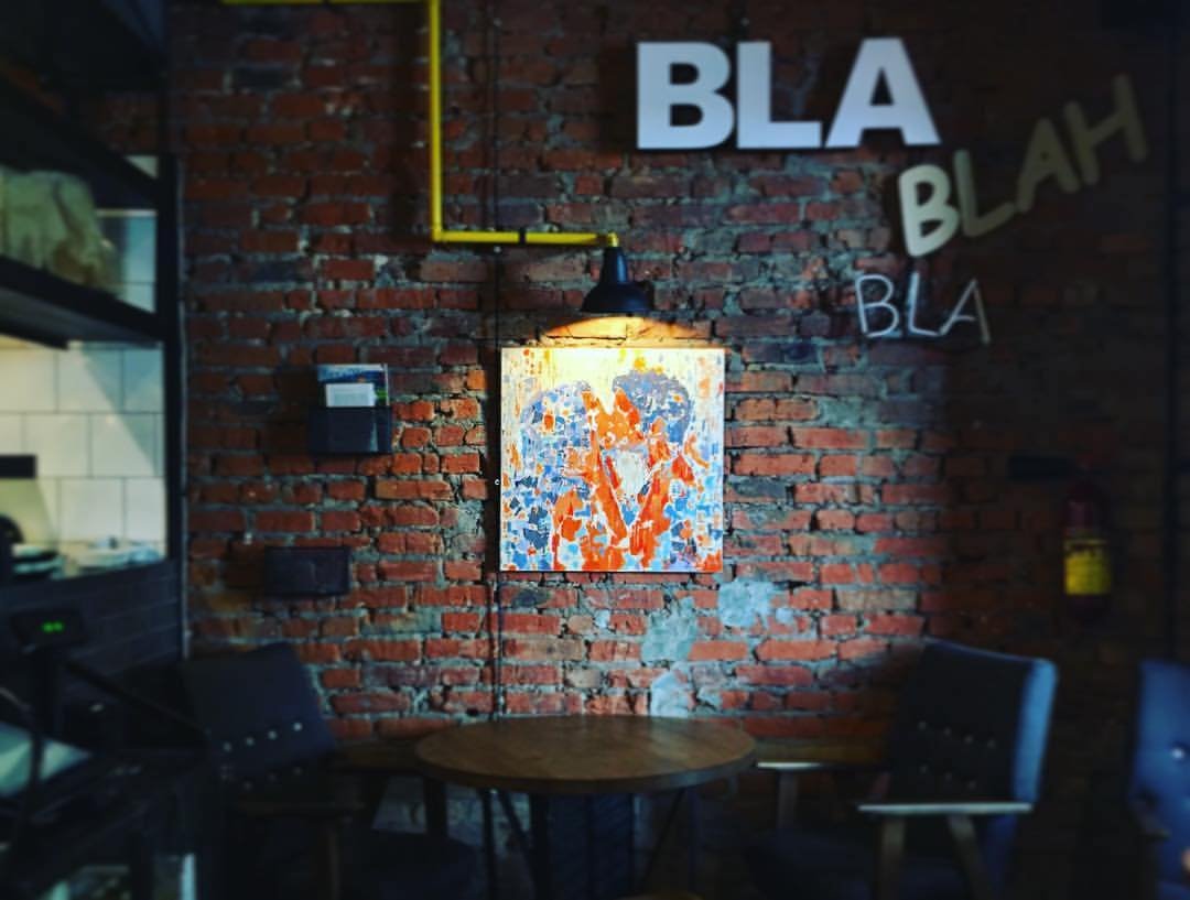 Интерьер создает довольно уютную атмосферу