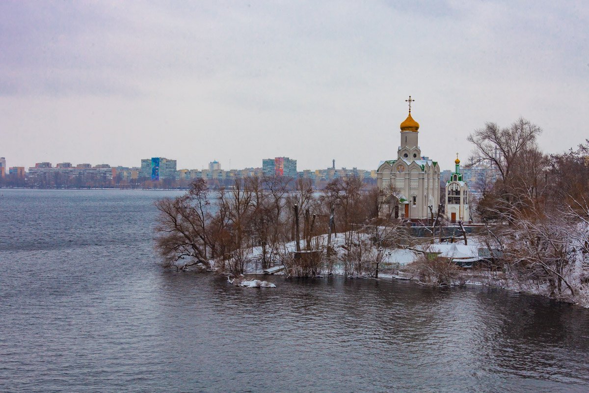 У этой жестокой весны нет ничего святого