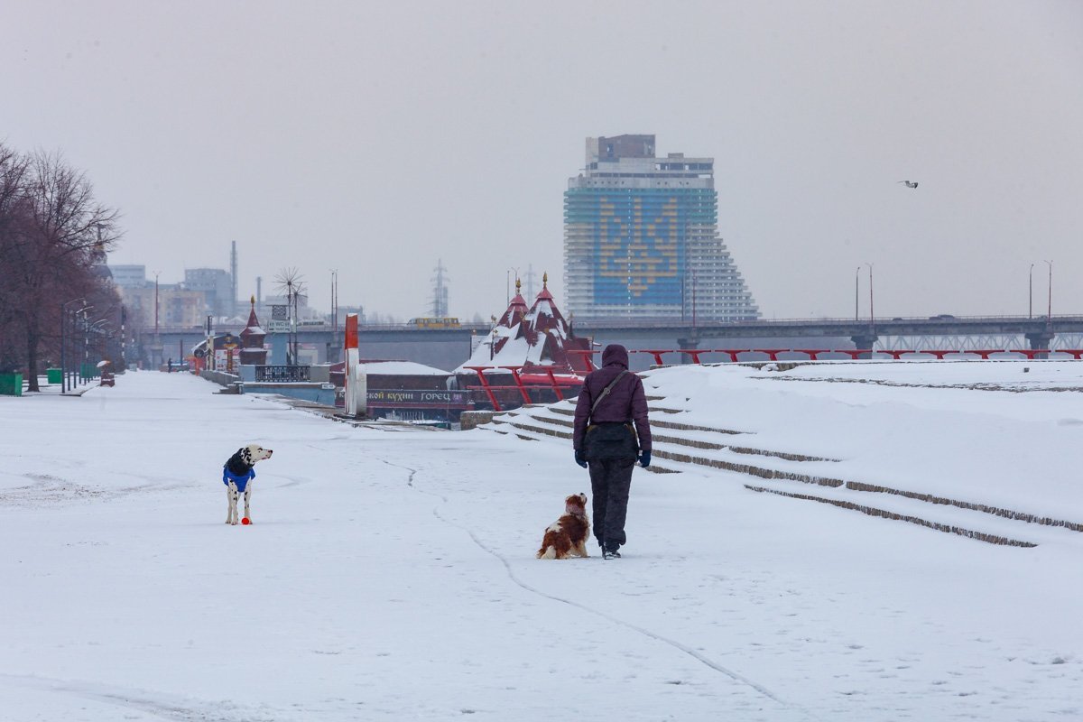 В принципе, не холодно, если гулять дома