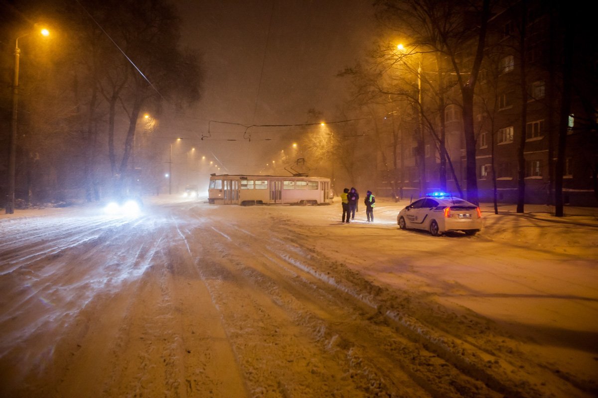 На месте работает патрульная полиция и аварийная бригада 