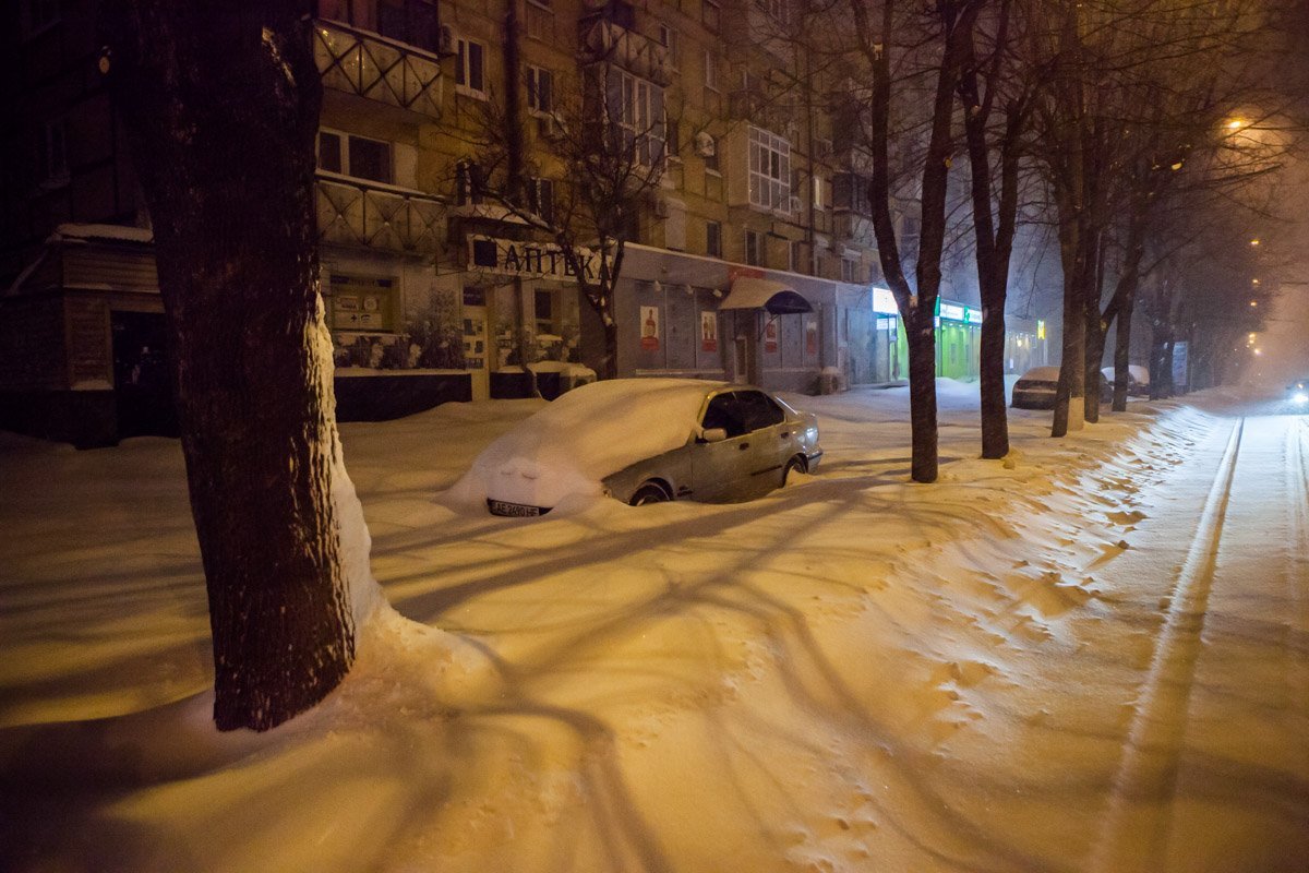 Ночью проезд даже по центральным улицам города затруднен