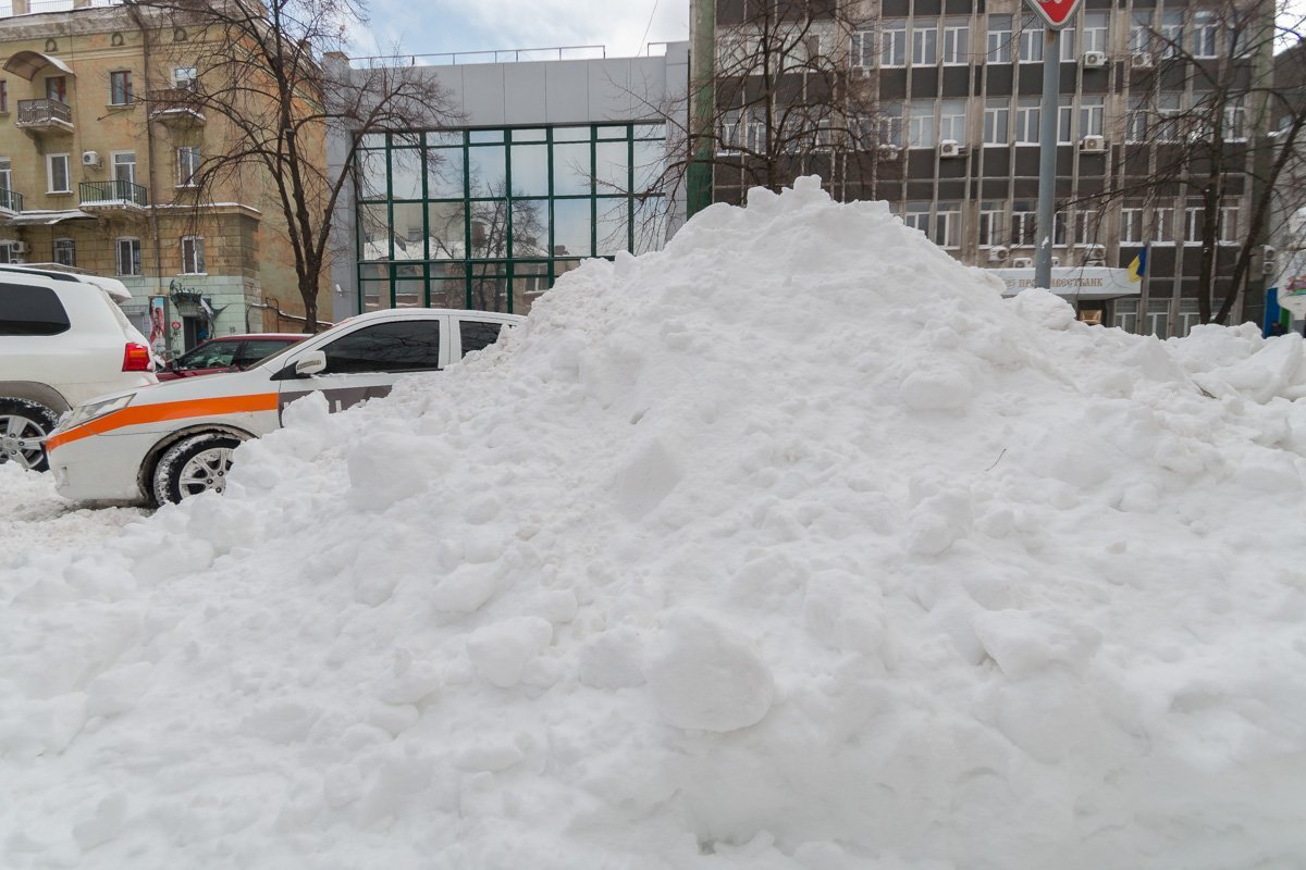 Возле Информатора тоже выросла гора Возле Информатора тоже выросла гора