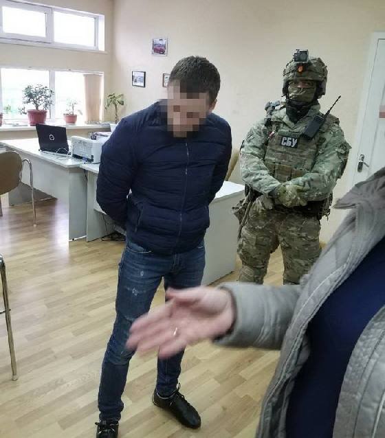 Чиновник требовал 900 долларов за несоздание искусственных препятствий Чиновник требовал 900 долларов за несоздание искусственных препятствий