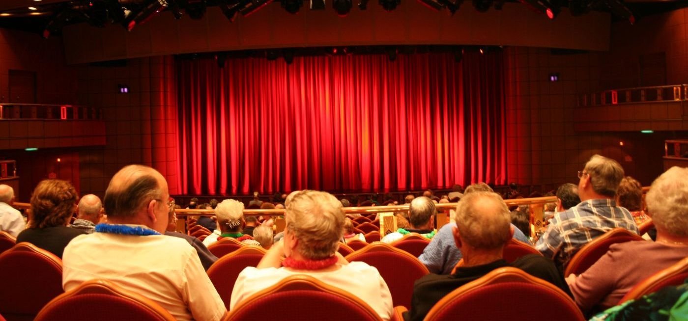 Отправляясь в театр вы не только улучшаете свое настроение, но и получаете новую порцию пищи для ума Отправляясь в театр вы не только улучшаете свое настроение, но и получаете новую порцию пищи для ума