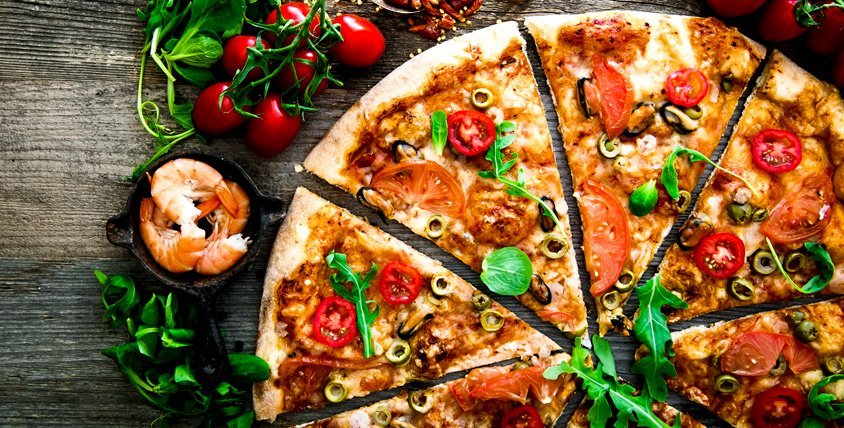 Ночью, при заказе еды на сумму от 200 гривен. доставка - бесплатная