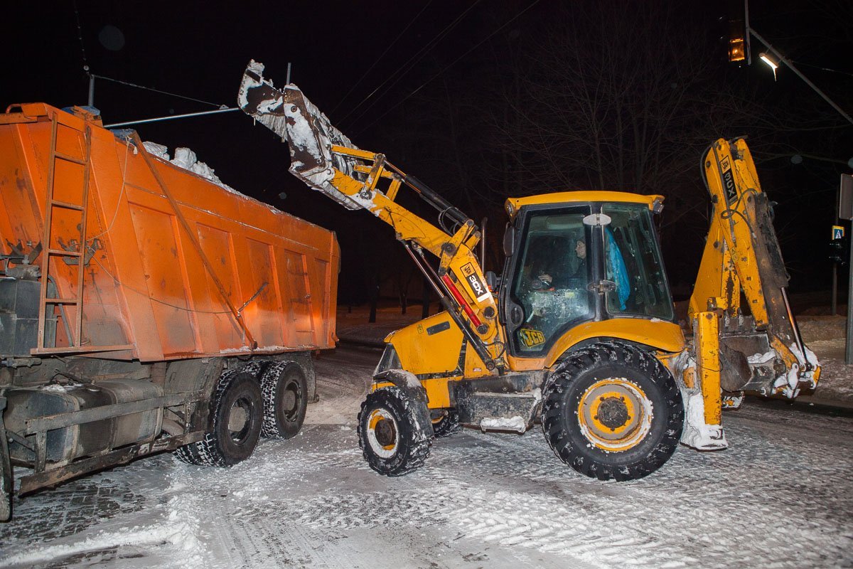 На улицах города работает более 70 единиц спецтехники На улицах города работает более 70 единиц спецтехники