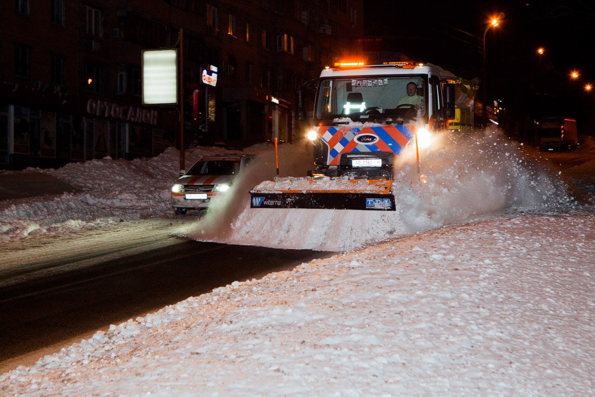 Особенное внимание коммунальщики уделяют центральным улицам и проспектам Особенное внимание коммунальщики уделяют центральным улицам и проспектам