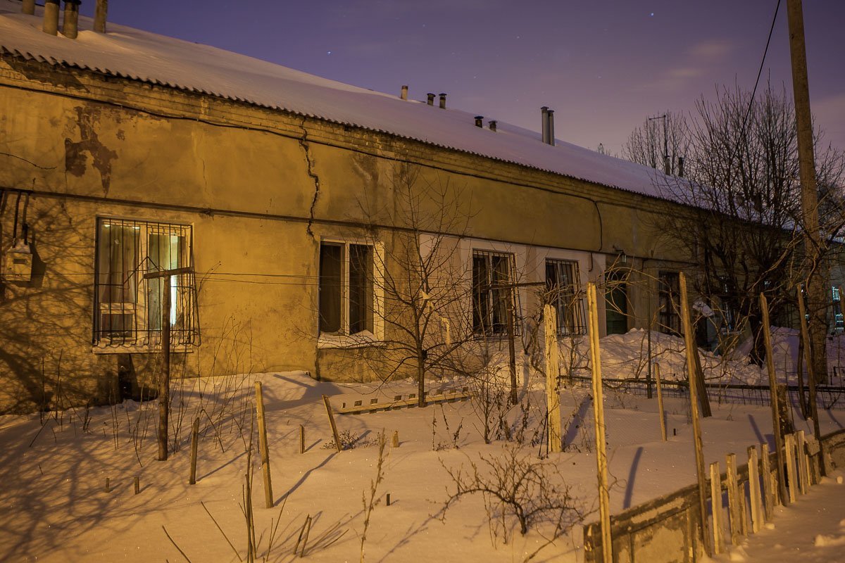 Многие районы города все еще укрыты девственным снегом Многие районы города все еще укрыты девственным снегом