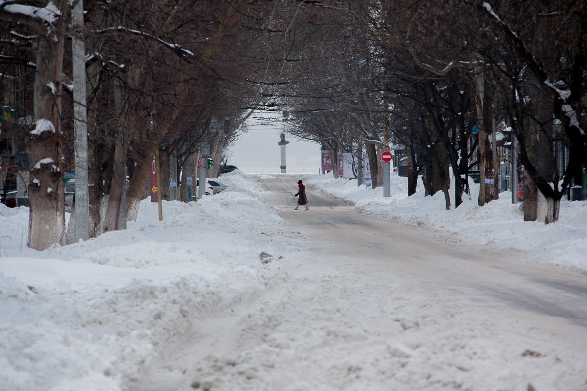 Стоит отметить, что сегодня улицы и тротуары Днепра выглядят значительно лучше чем вчера, хотя назвать их расчищенными нельзя Стоит отметить, что сегодня улицы и тротуары Днепра выглядят значительно лучше чем вчера, хотя назвать их расчищенными нельзя