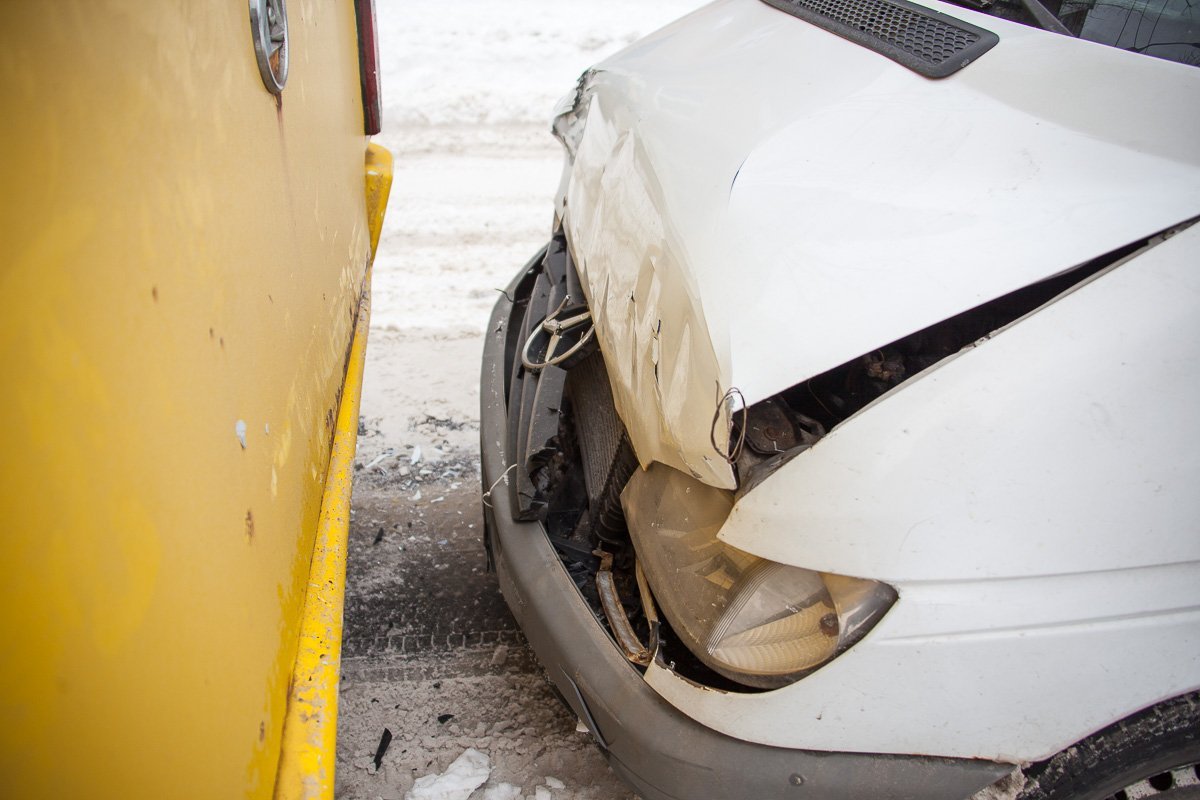 Повреждения Mercedes Повреждения Mercedes