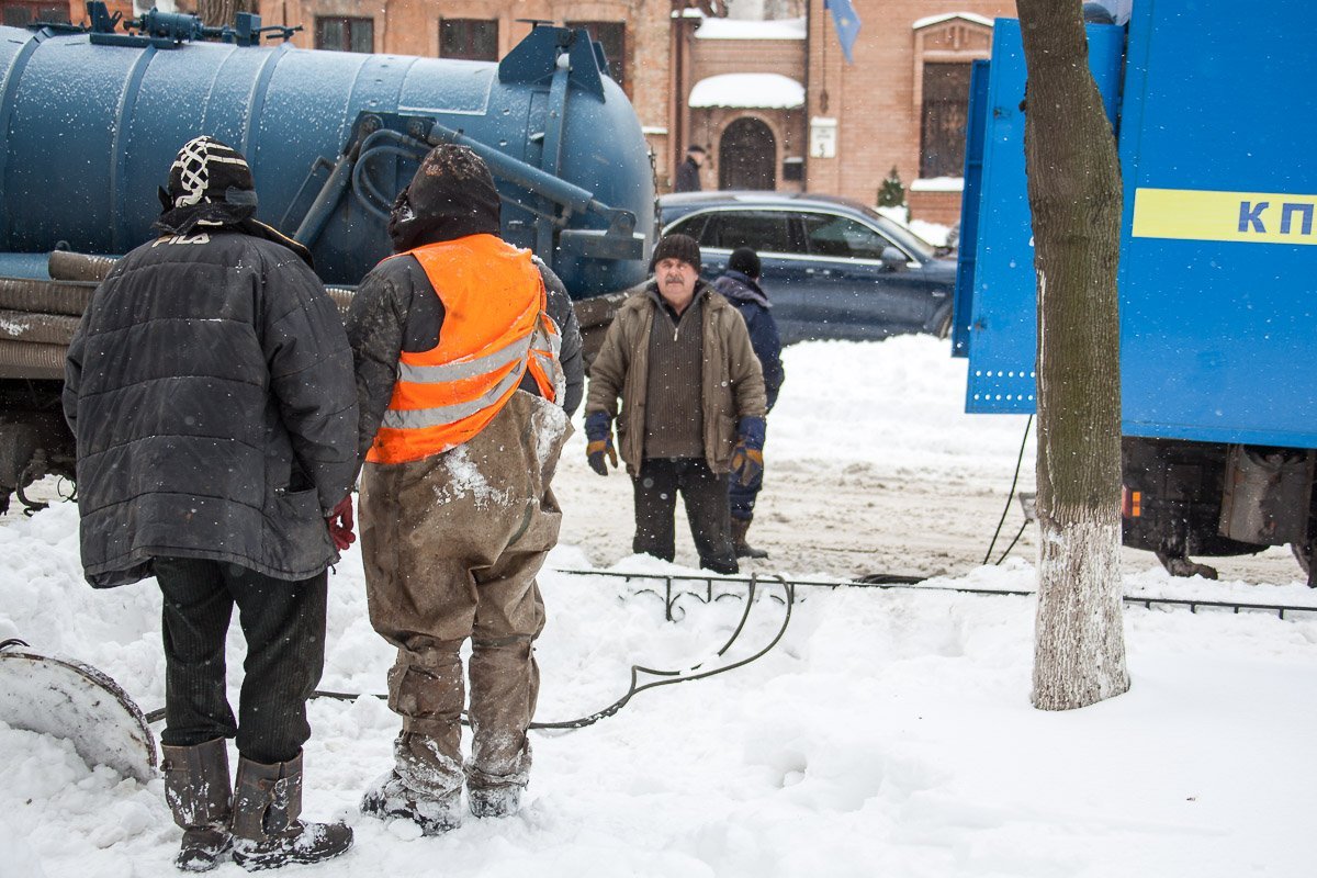 Прорвало трубу с питьевой водой