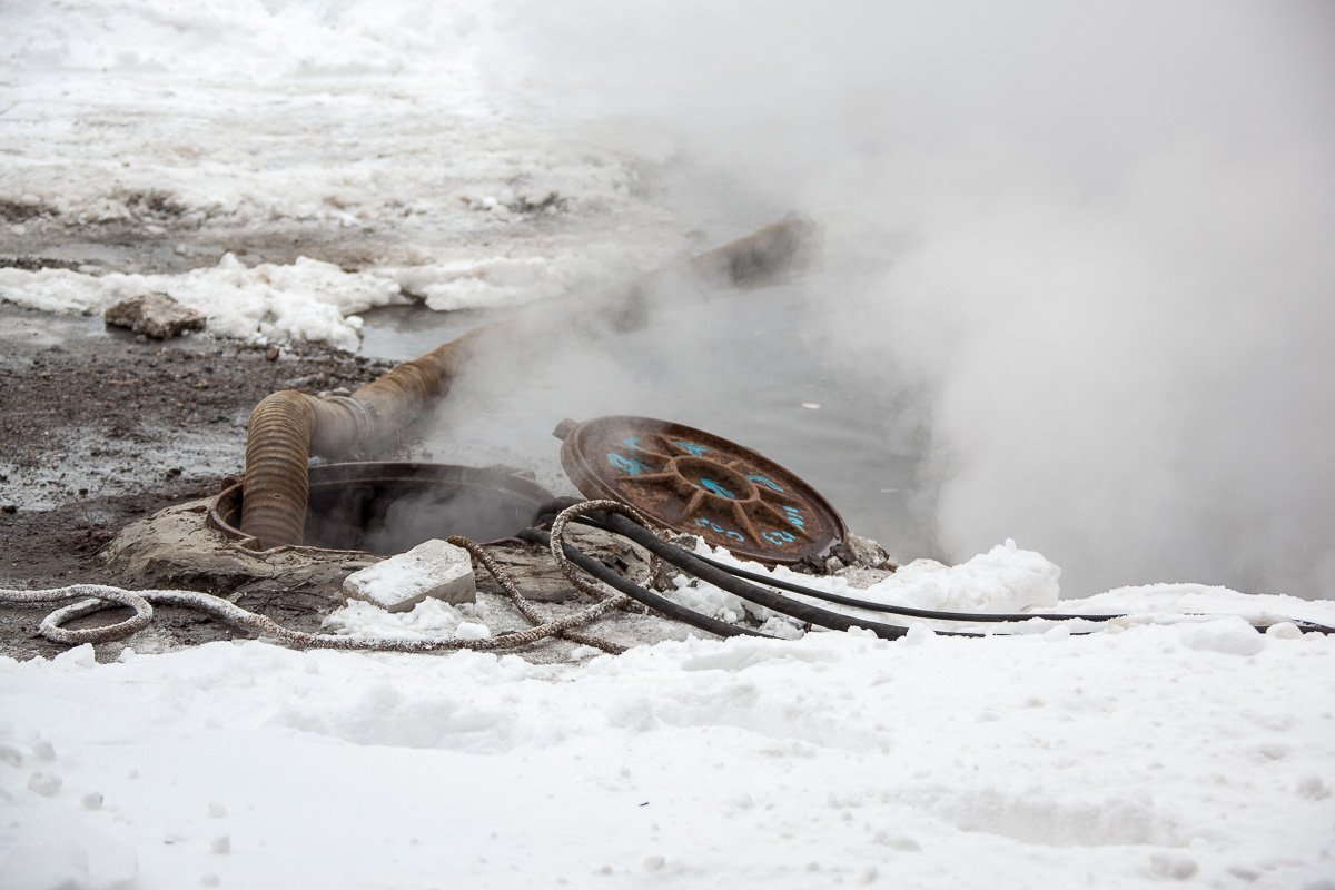 А на самом деле прорвало теплотрассу А на самом деле прорвало теплотрассу