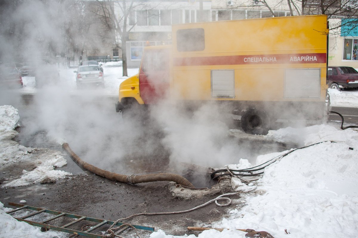 Работает Аварийная бригада Работает Аварийная бригада