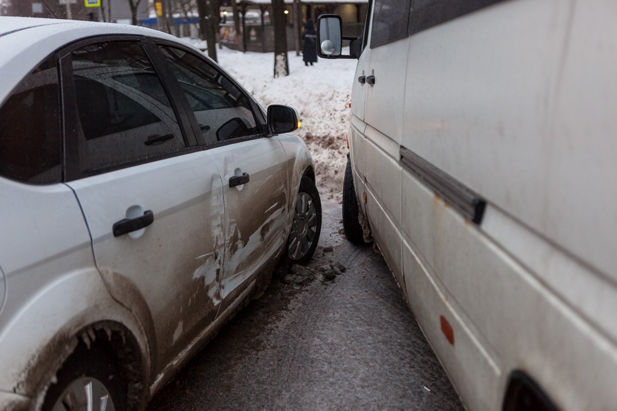 На проспекте Гагарина в 17:00 произошло ДТП с участием маршрутного такси № 67 и автомобиля Ford На проспекте Гагарина в 17:00 произошло ДТП с участием маршрутного такси № 67 и автомобиля Ford