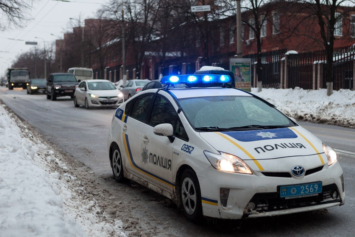 Движение на данном участке дороги затруднено Движение на данном участке дороги затруднено