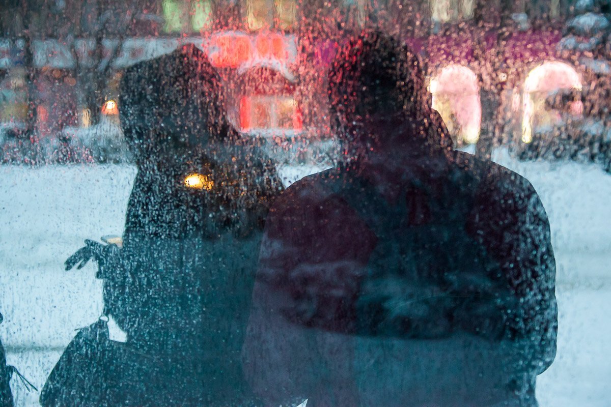 Постарайтесь не выходить из дому без надобности