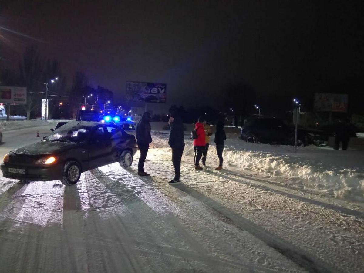 На улице Набережная Заводская, возле Ледовой арены, столкнулись Daewoo Lanos и Range Rover