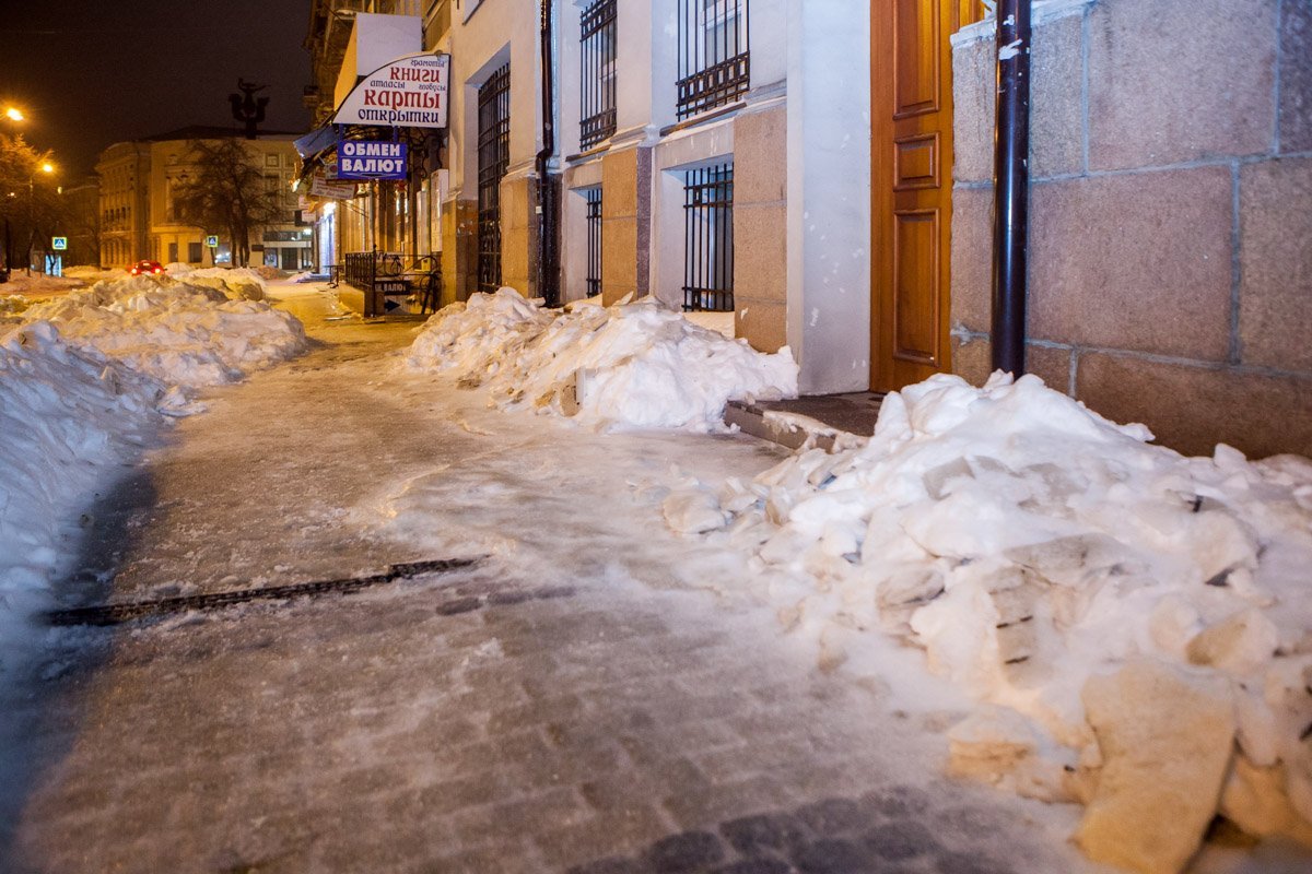 В связи с понижением температуры воздуха на дорогах Днепра образовался гололед