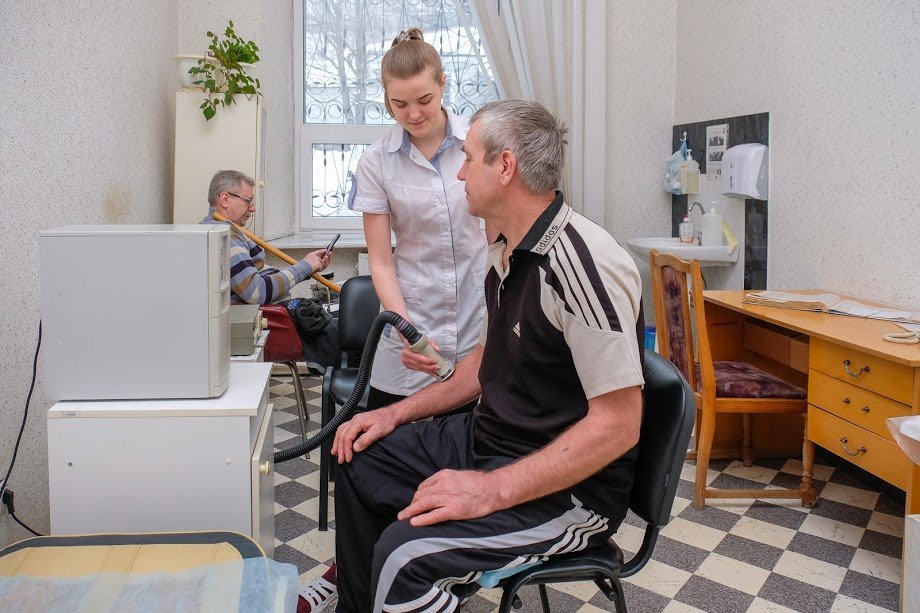 Качественной реабилитации способствуют заботливый медперсонал Качественной реабилитации способствуют заботливый медперсонал