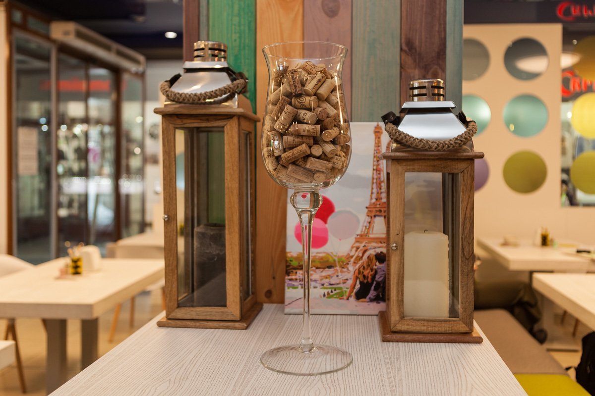 Интерьер заведения оформлен в пастельных тонах Интерьер заведения оформлен в пастельных тонах