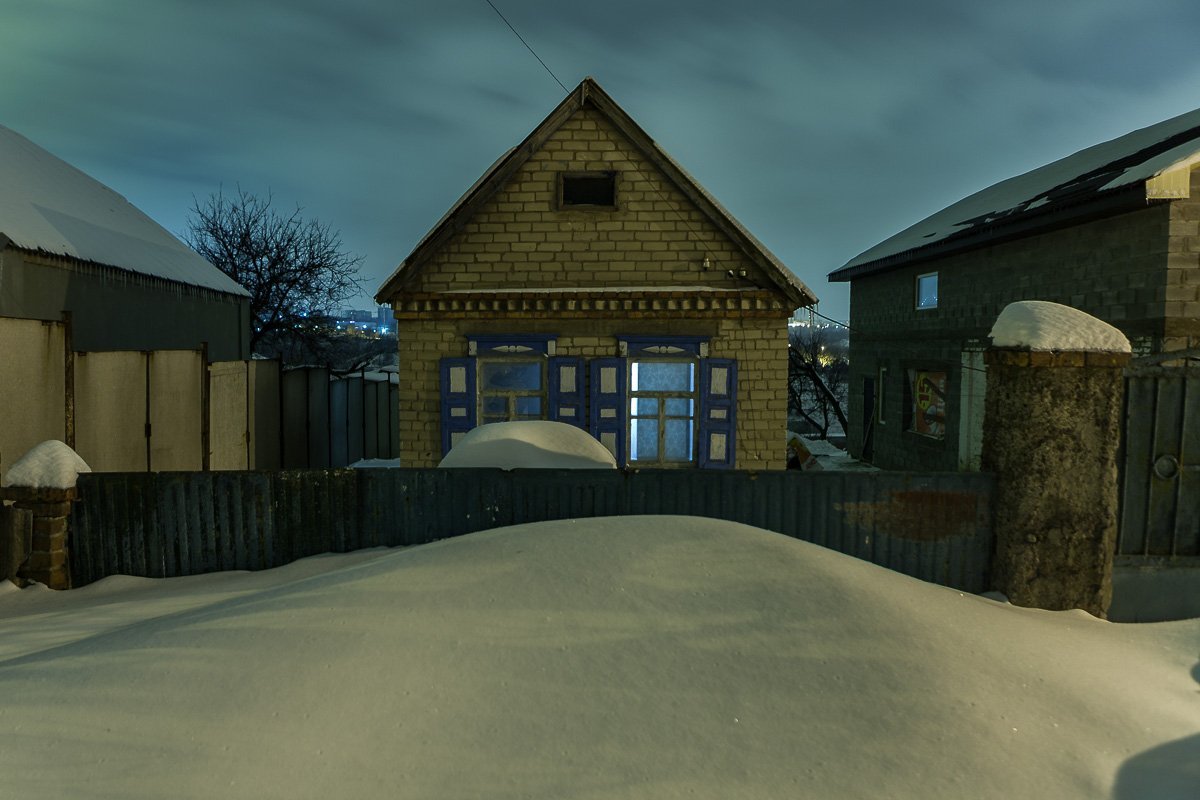 На окнах рисует свои творения мороз