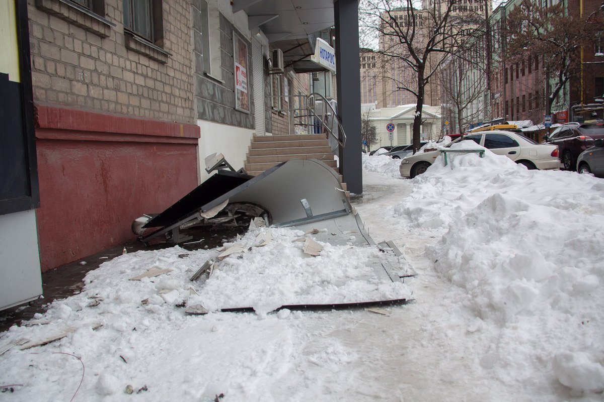 Баннер упал приблизительно в 9:30 Баннер упал приблизительно в 9:30