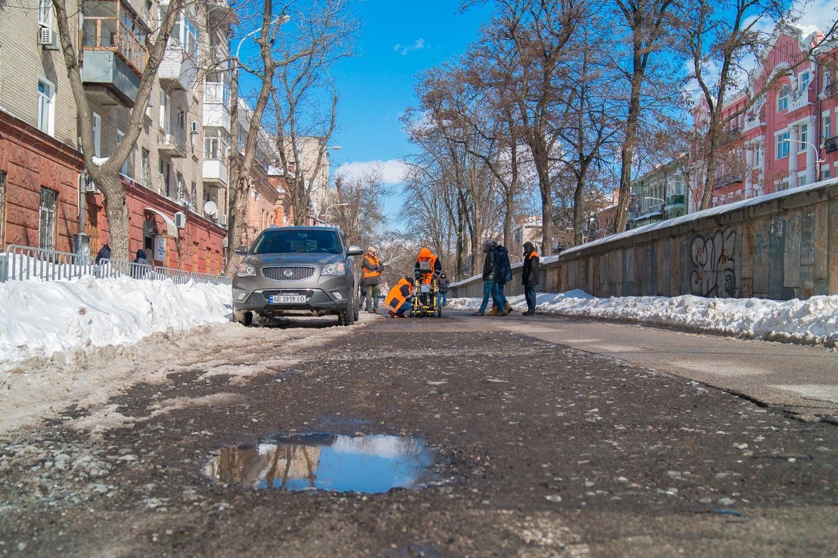 Места, где возможно образование нового провала, засыпят песком, шлаком и утрамбуют