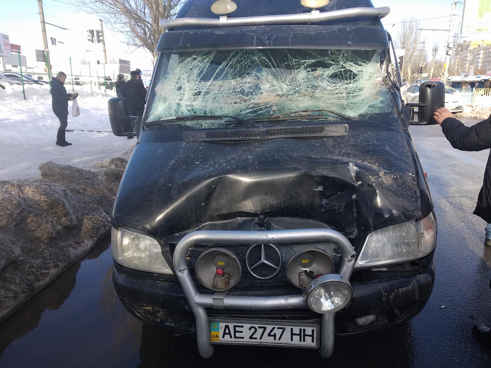 В результате аварии пострадал водитель маршрутного такси В результате аварии пострадал водитель маршрутного такси