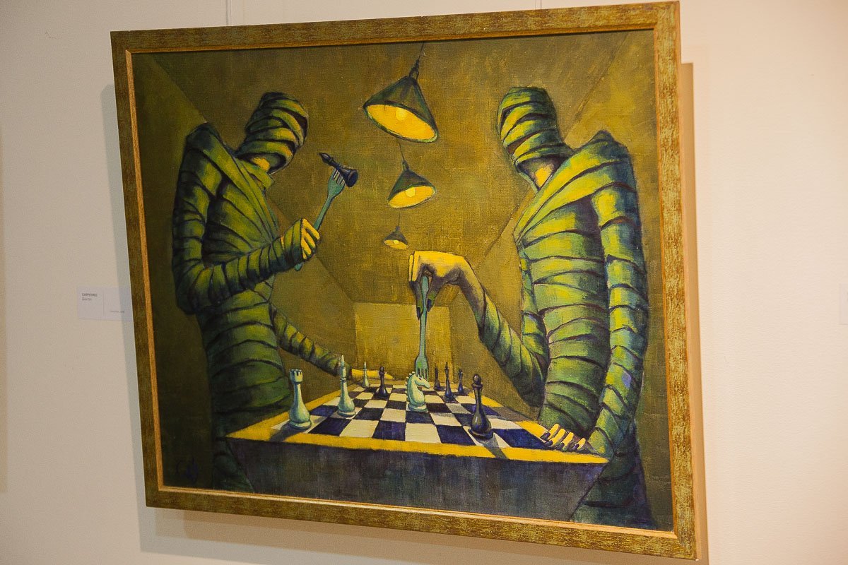 На втором этаже представлены работы местных мастеров, а на третьем - Сальвадора Дали На втором этаже представлены работы местных мастеров, а на третьем - Сальвадора Дали