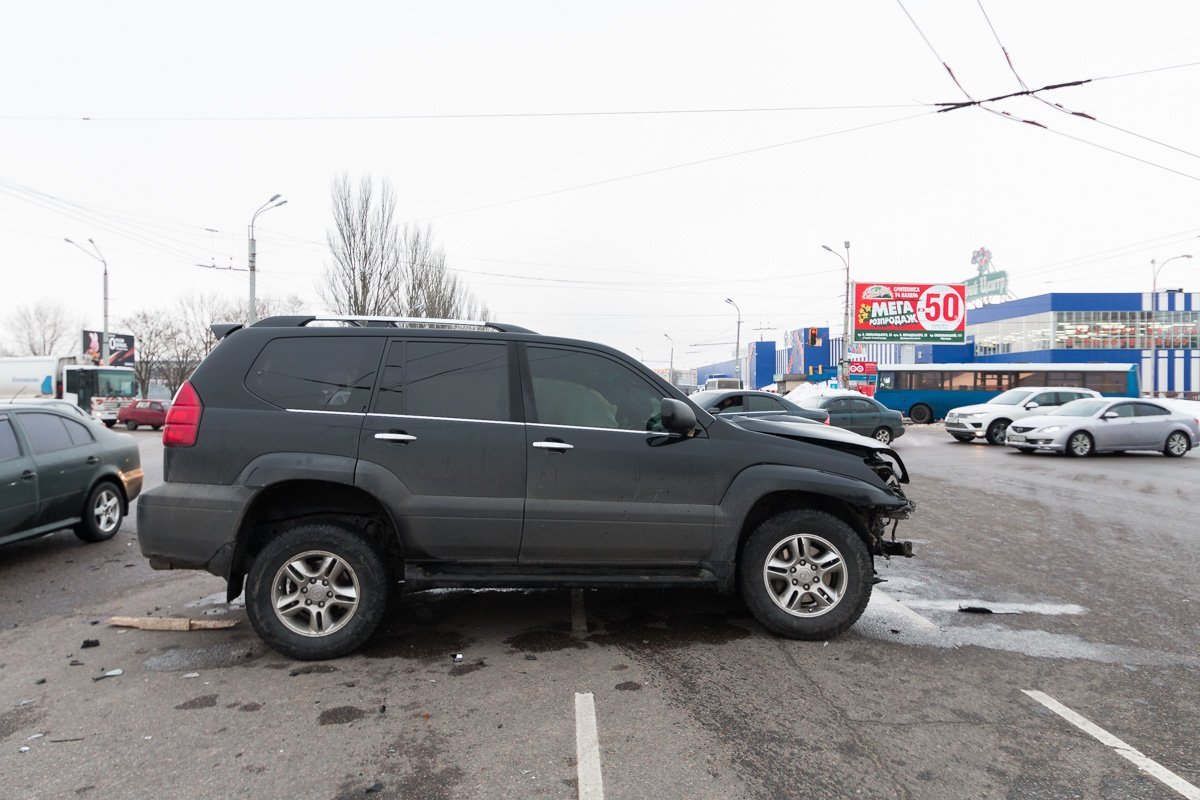 23 марта на пересечении Запорожского шоссе и улицы Паникахи произошло ДТП