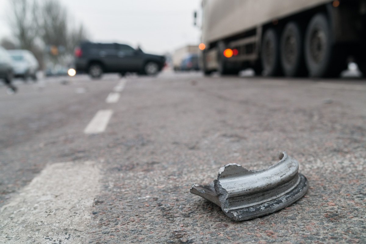 При столкновении Mercedes откинуло приблизительно на 20 метров и развернуло