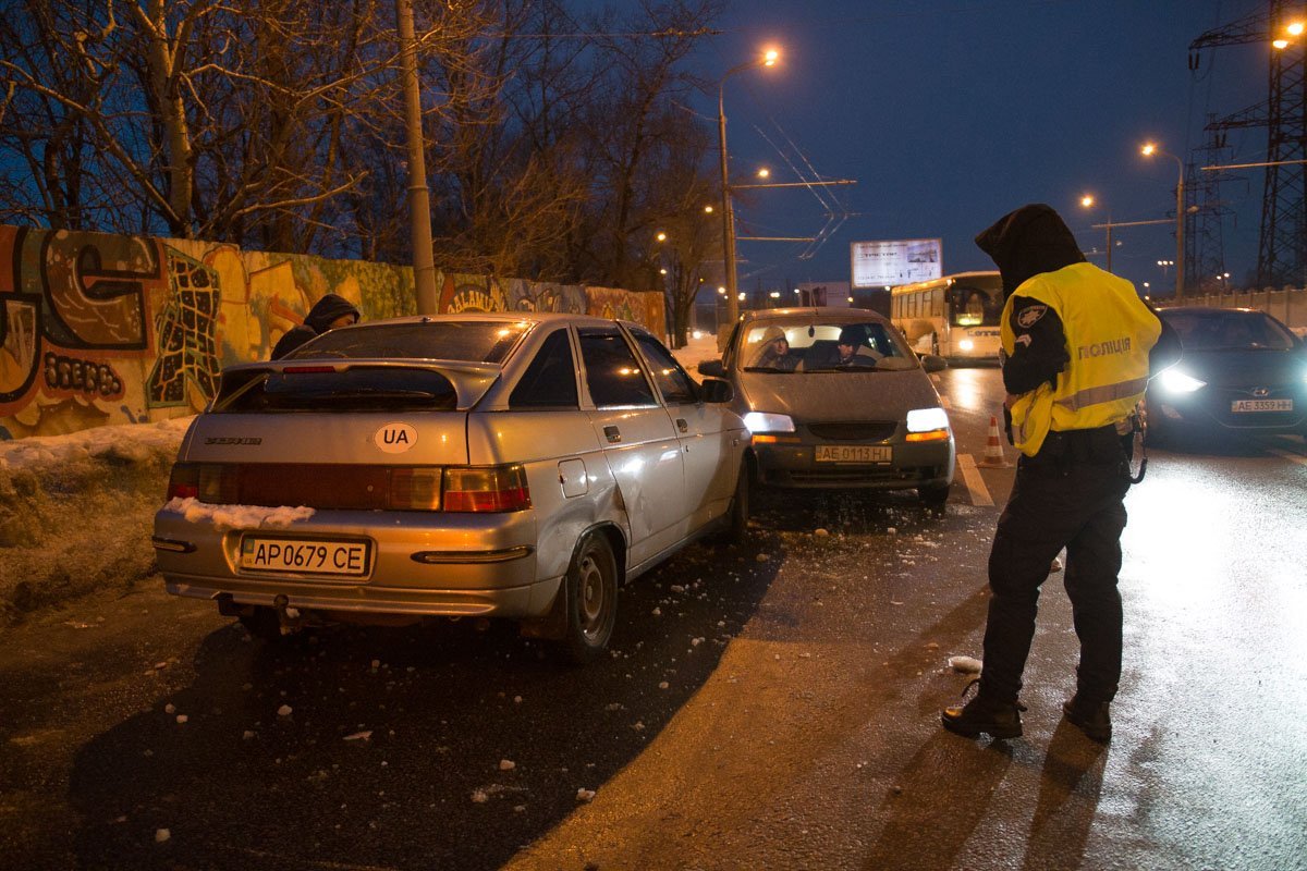 23 марта на Набережной Заводской столкнулись Chevrolet и ВАЗ-2112