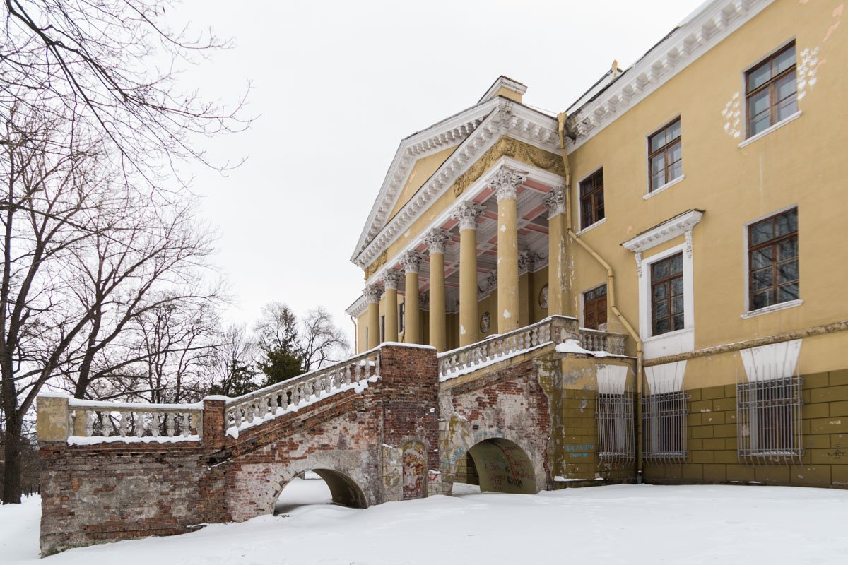 Дворец нуждается в реставрации