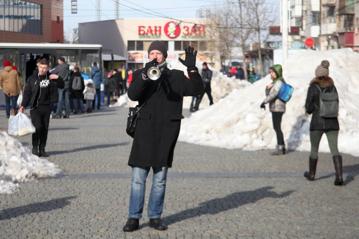 Шива позавидует мастерству одной рукой играть, другой махать Информатору Шива позавидует мастерству одной рукой играть, другой махать Информатору