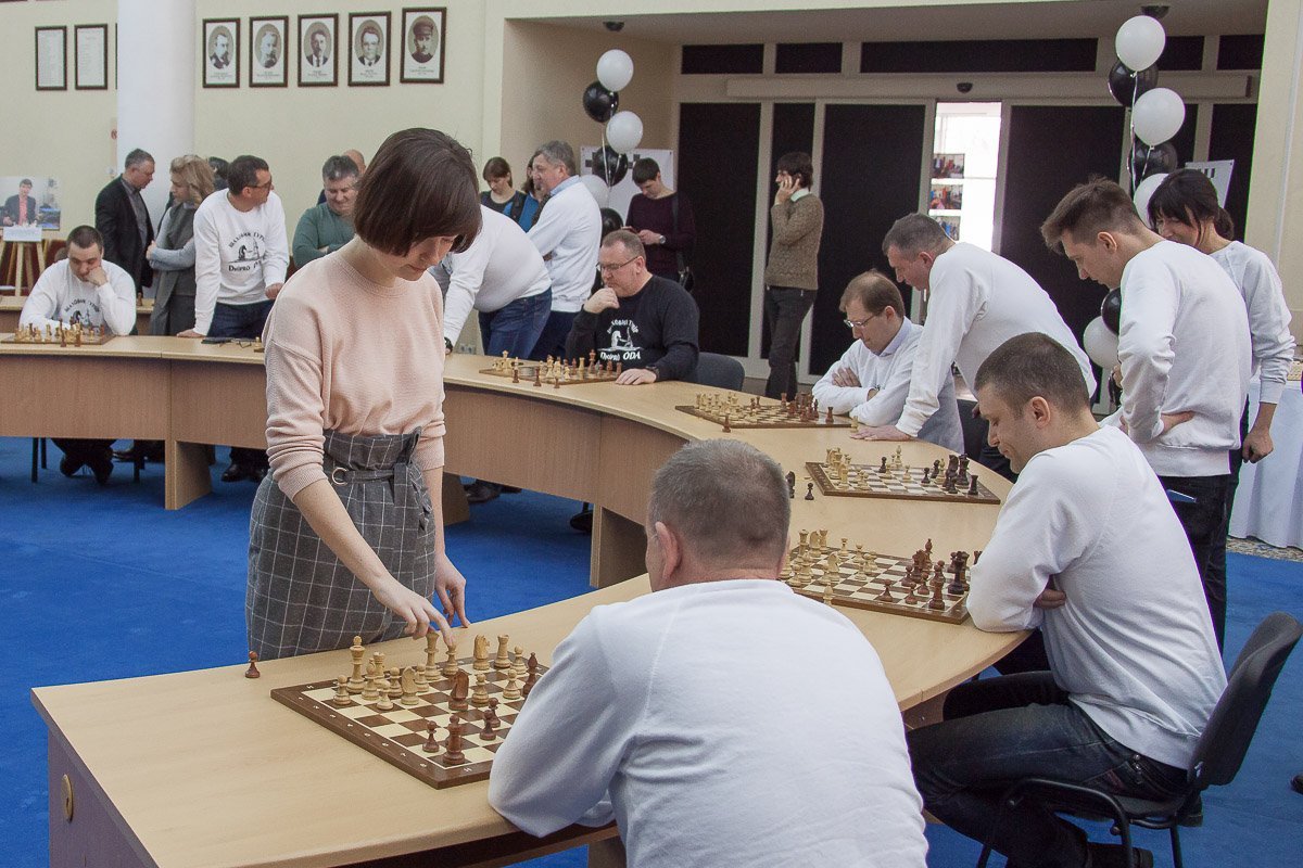 Мария Цирюльник одна сражалась одновременно против 10 чиновников