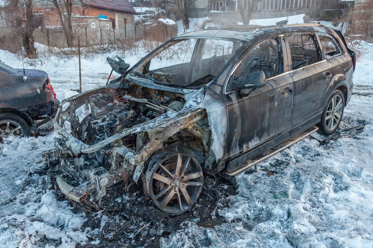 Сотрудники ГСЧС, прибывшие на место происшествия, потушили пожар в течении 20 минут Сотрудники ГСЧС, прибывшие на место происшествия, потушили пожар в течении 20 минут