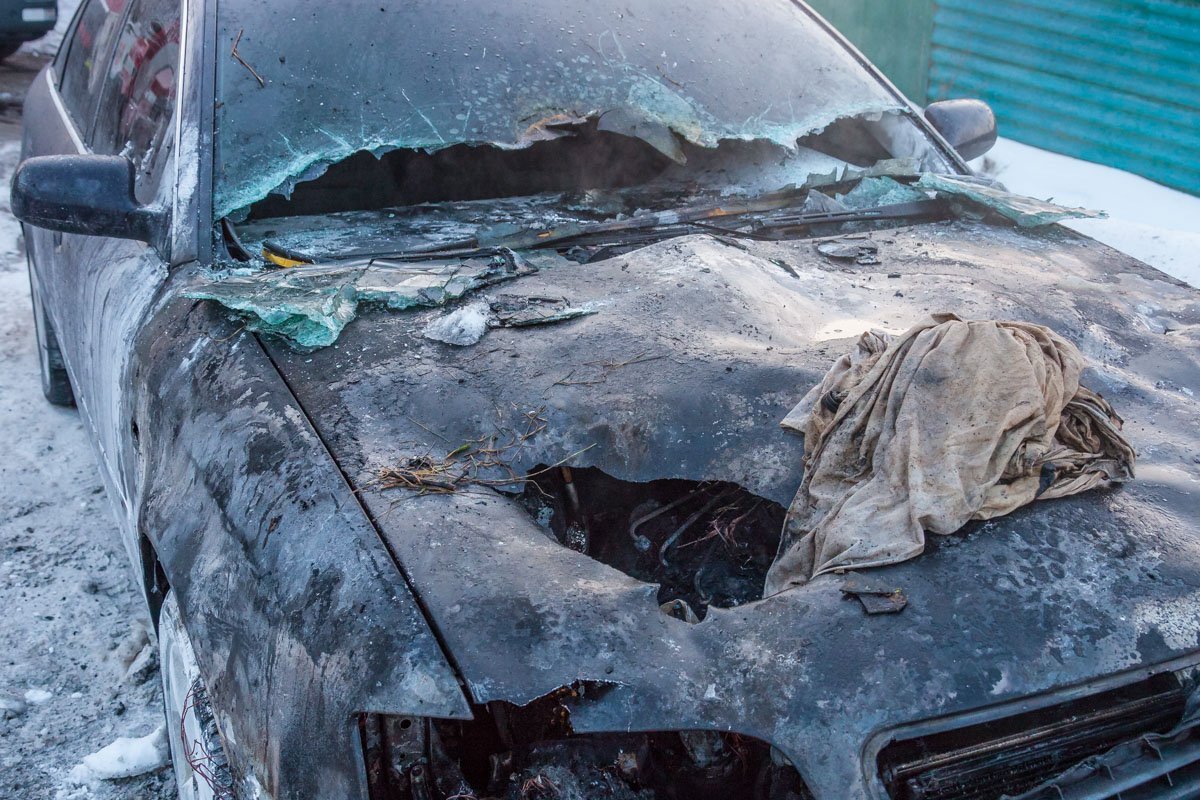 На одном из автомобилей обнаружили кусок тряпки На одном из автомобилей обнаружили кусок тряпки