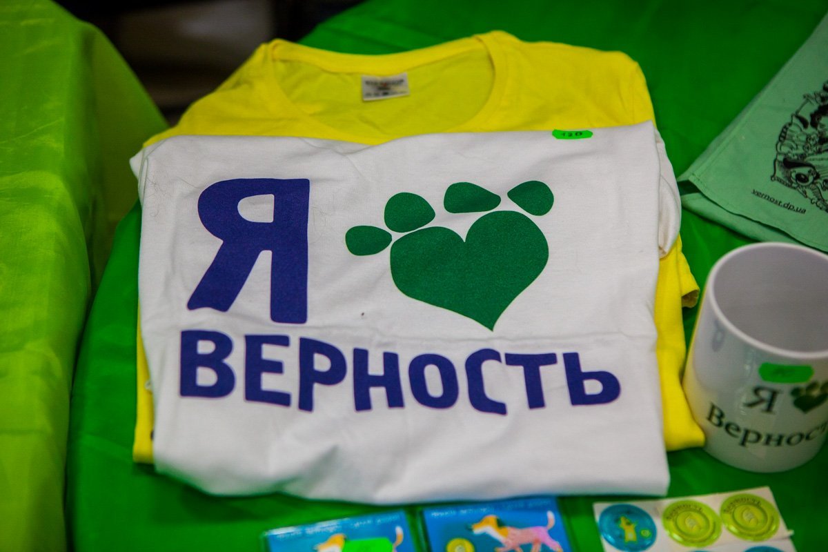 Можно приобрести футболки, ручки и так далее, помогая таким образом материально Можно приобрести футболки, ручки и так далее, помогая таким образом материально