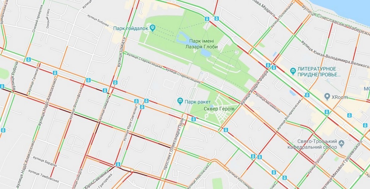 Практически на всех улицах в центре города сложно проехать Практически на всех улицах в центре города сложно проехать