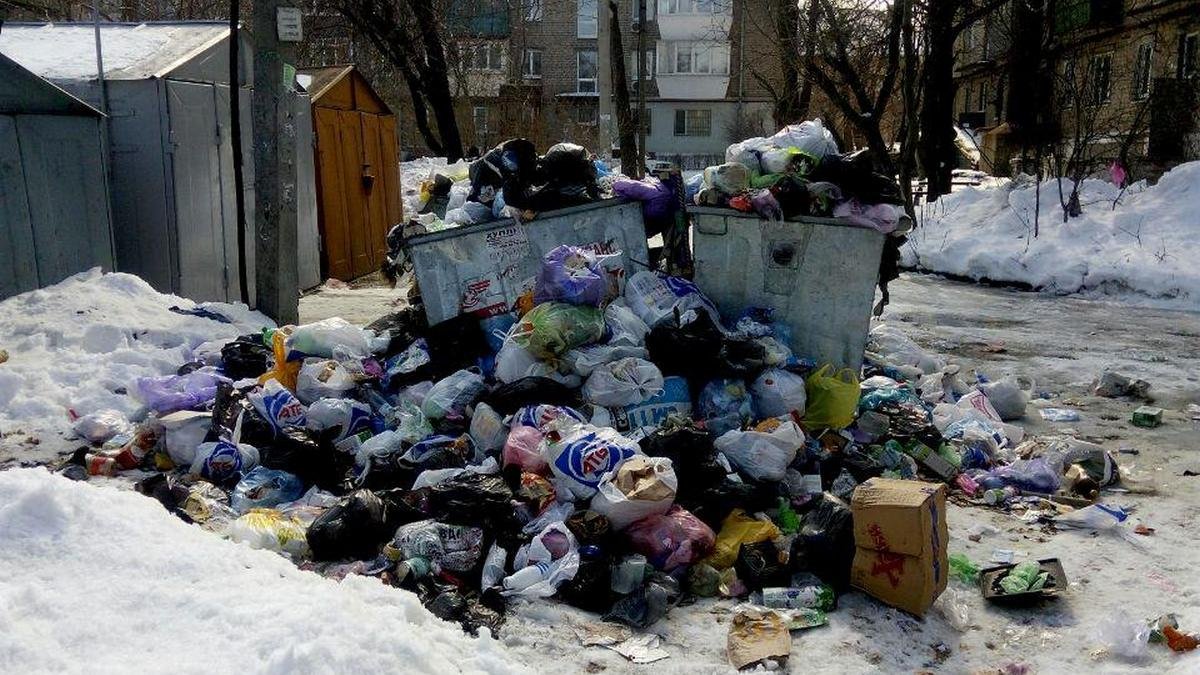 Мусорка между домами №31Б и №35 по улице Орловской Мусорка между домами №31Б и №35 по улице Орловской