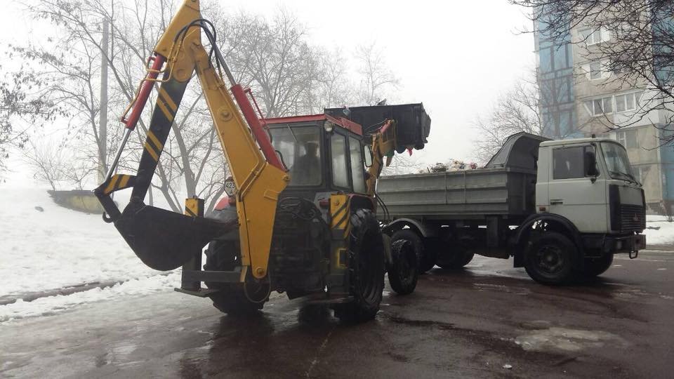 Городская власть взялась за уборку мусорных завалов по городу