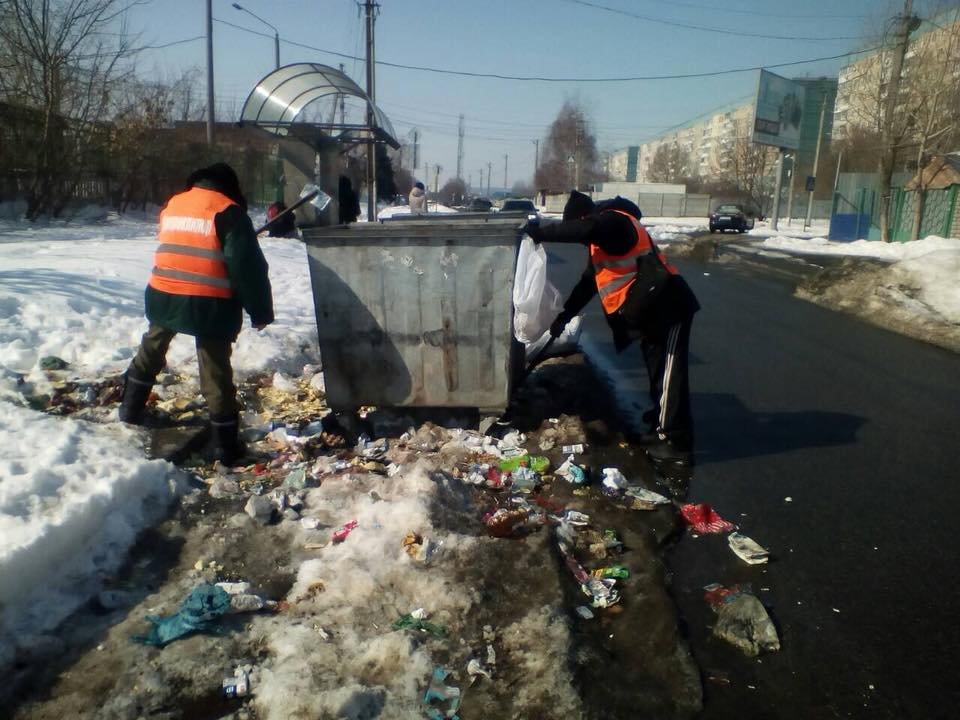 В результате этого дворы Днепра превратились в свалки